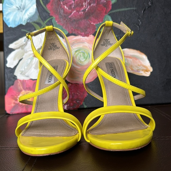 Neon Yellow Steve Madden Heels - Picture 4 of 7